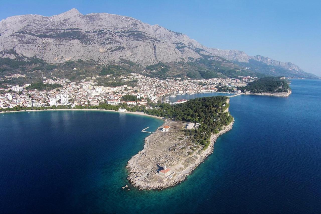 With A Parking Space - 18170 Apartment Makarska